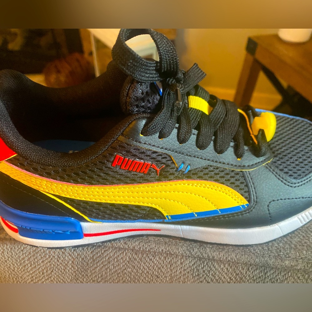 Brand New Puma smiley size 6 1/2 boys sneakers